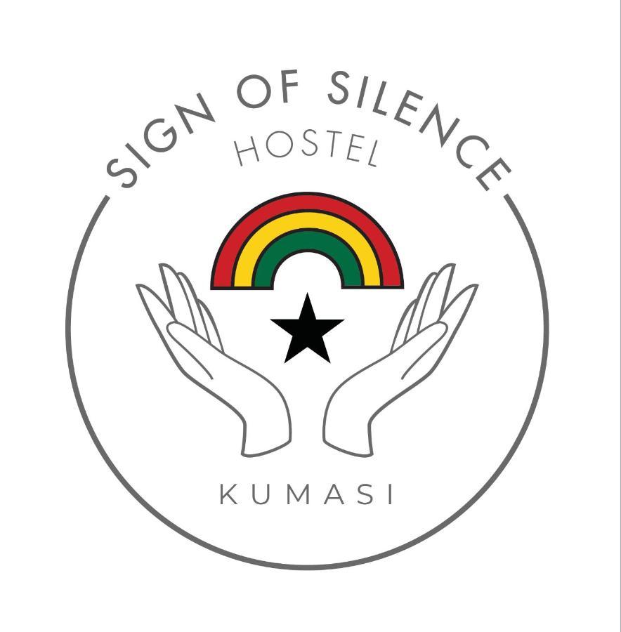 كوماسي Sign Of Silence Hostel المظهر الخارجي الصورة